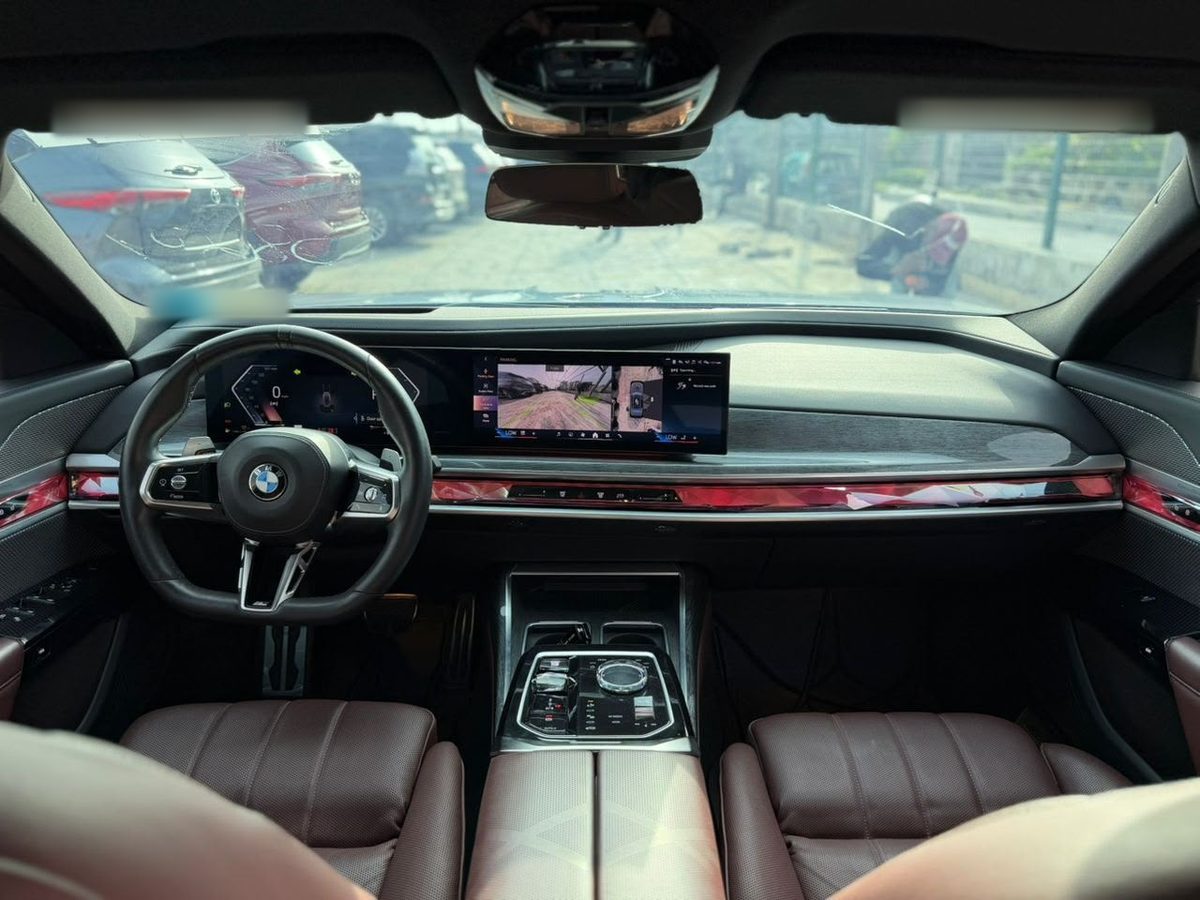 Clean car interior at the Gidicars lot